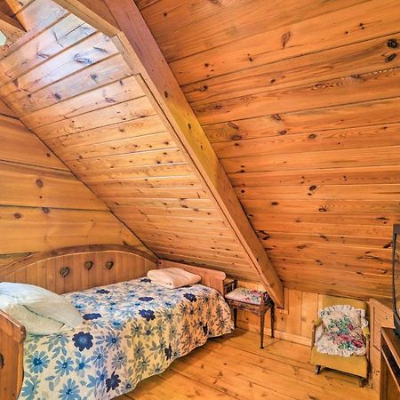 Cozy Tellico Plains Cabin With Large Mountain Creek! エクステリア 写真