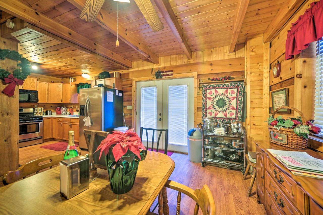 Cozy Tellico Plains Cabin With Large Mountain Creek! エクステリア 写真