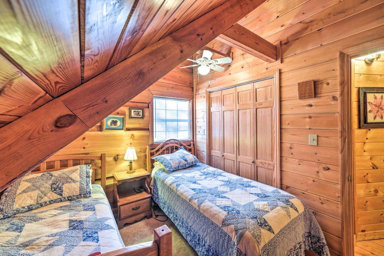 Cozy Tellico Plains Cabin With Large Mountain Creek! エクステリア 写真