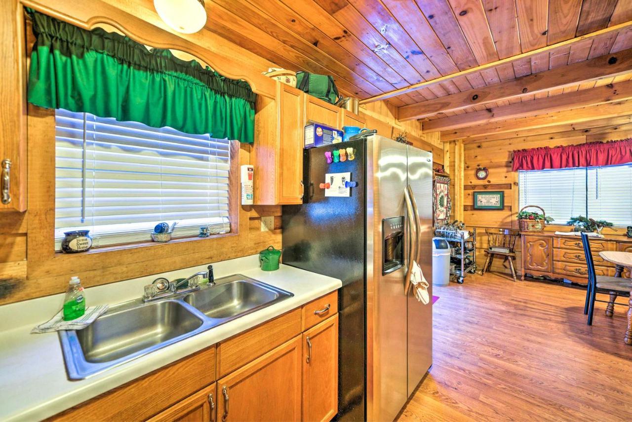 Cozy Tellico Plains Cabin With Large Mountain Creek! エクステリア 写真