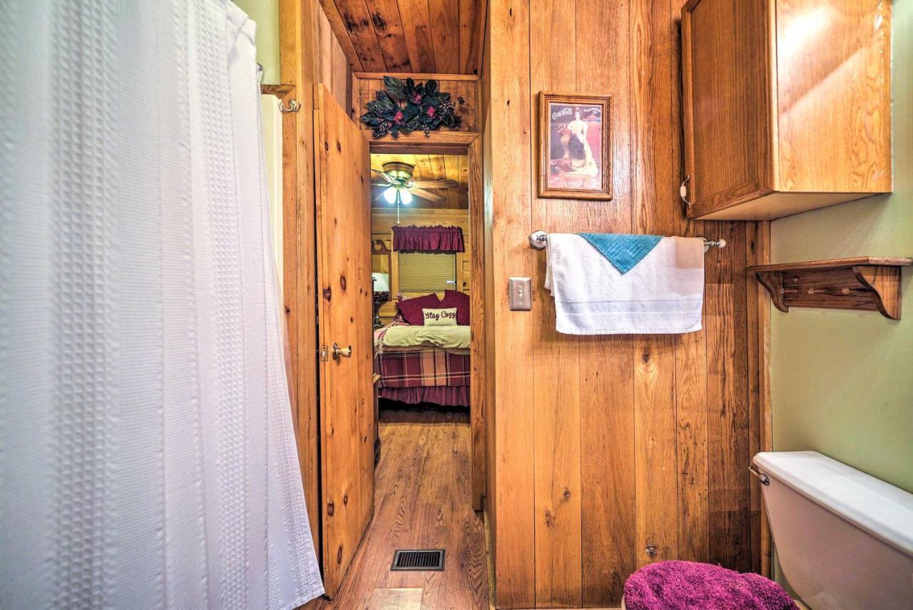 Cozy Tellico Plains Cabin With Large Mountain Creek! エクステリア 写真