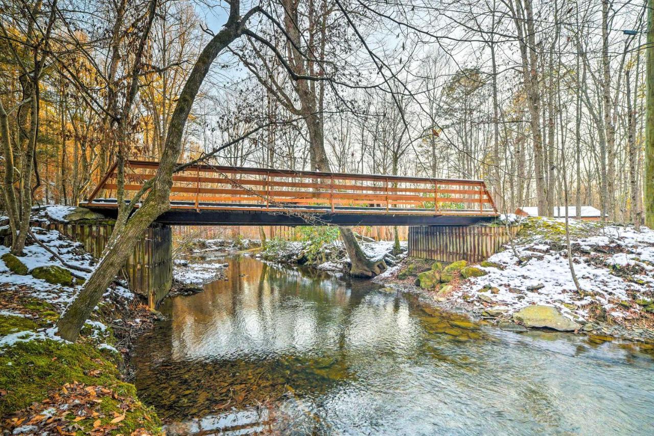 Cozy Tellico Plains Cabin With Large Mountain Creek! エクステリア 写真