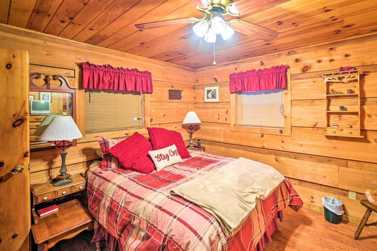 Cozy Tellico Plains Cabin With Large Mountain Creek! エクステリア 写真